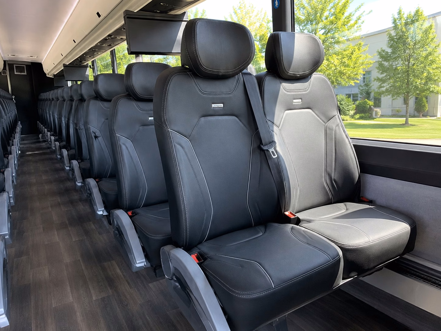 shuttle your wedding guests between hotels and venues across kansas city
